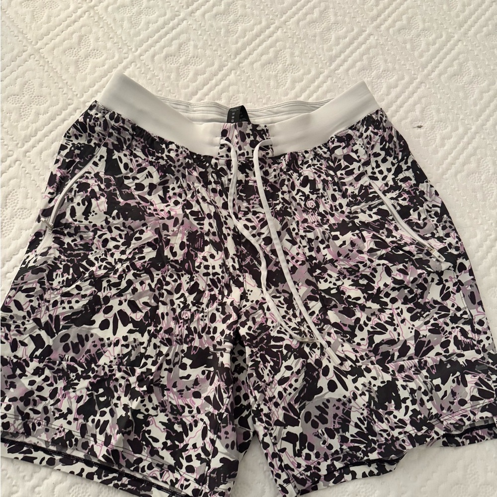 lululemon athletica Black and White Patterned Athletic Shorts -7inch